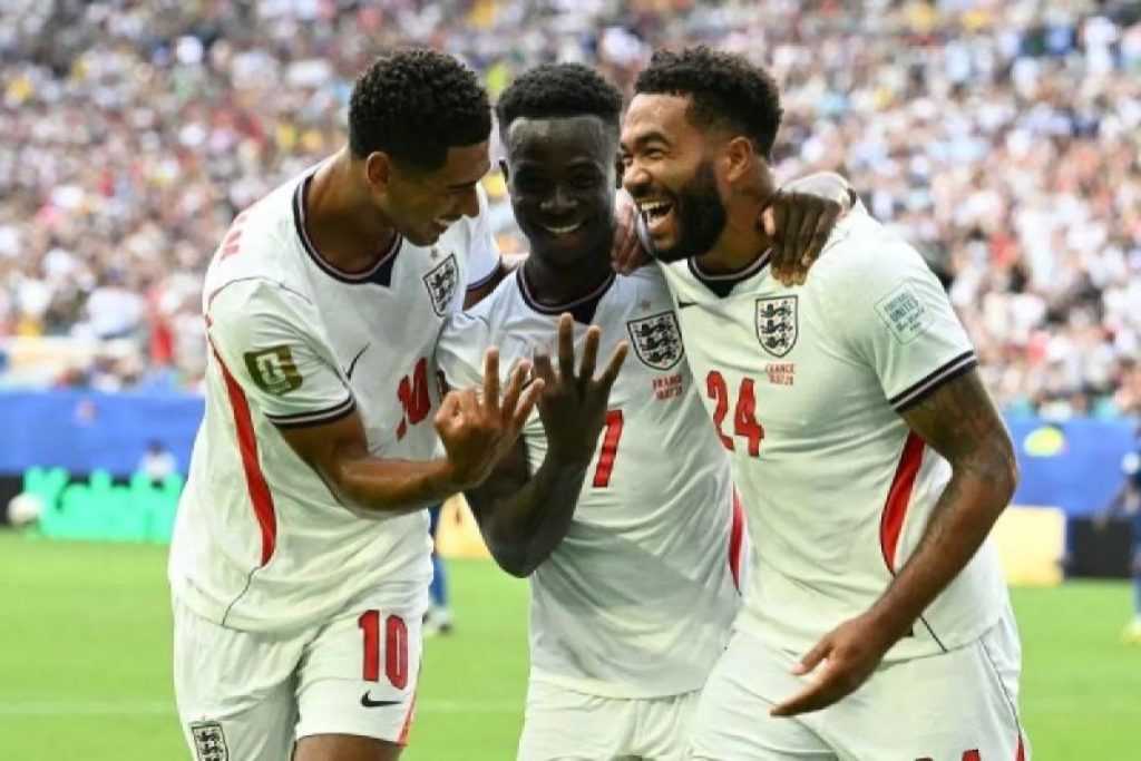 Inggris Finis Ketiga 